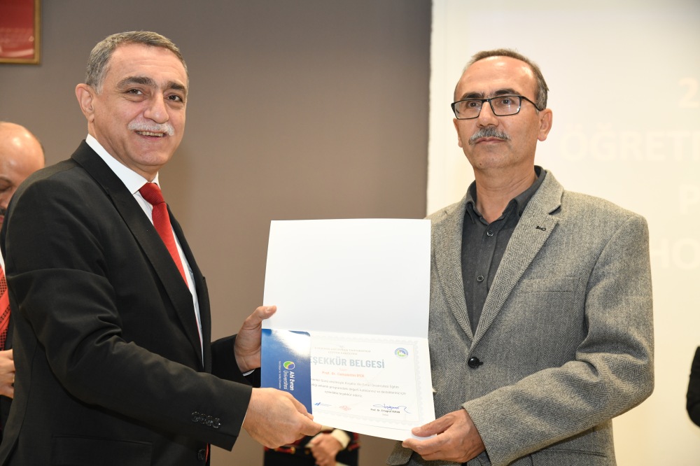 Öğretmenlik Mesleği Akademik Işıltıyla Anlatıldı (10)