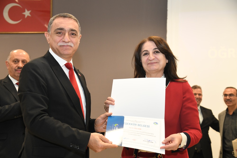 Öğretmenlik Mesleği Akademik Işıltıyla Anlatıldı (8)