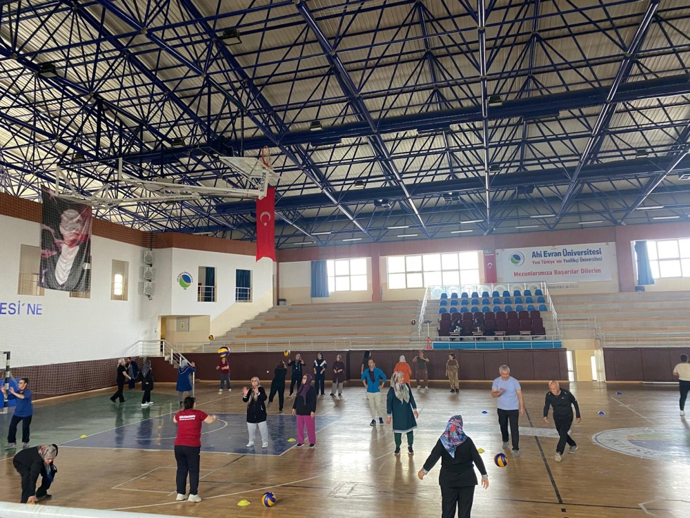 Tazelenme Üniversitesi’nde Tarım, Psikoloji Ve Ekonomi Buluştu (9)