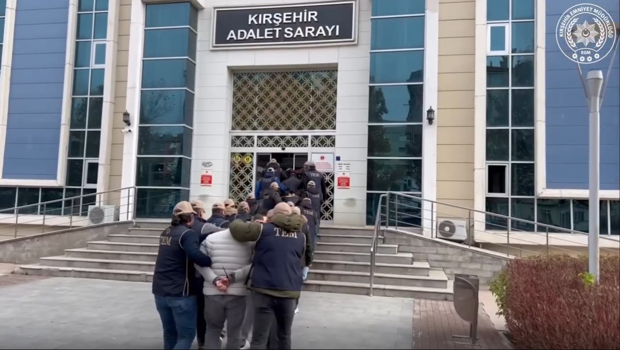 10 Şüpheli Tutuklandı, 20 Bin Dolar Ele Geçirildi (13)