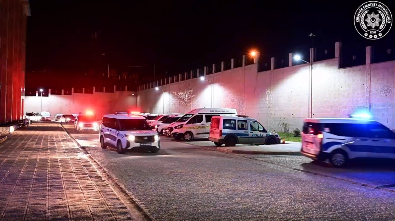 10 Şüpheli Tutuklandı, 20 Bin Dolar Ele Geçirildi (8)