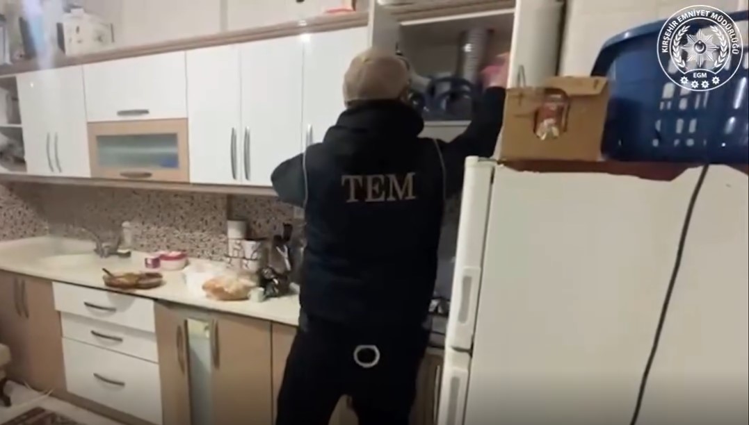 10 Şüpheli Tutuklandı, 20 Bin Dolar Ele Geçirildi (9)