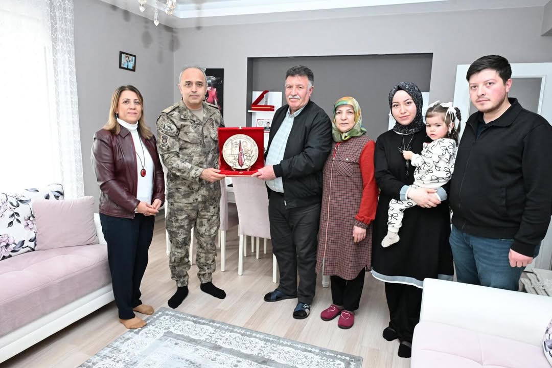 22 Aralık 2015’Te Şırnak’ta Şehit Olan Meslektaşımız Gökhan Ünaldı’nın Şehadet Yıl Dönümünde, Eş (2)