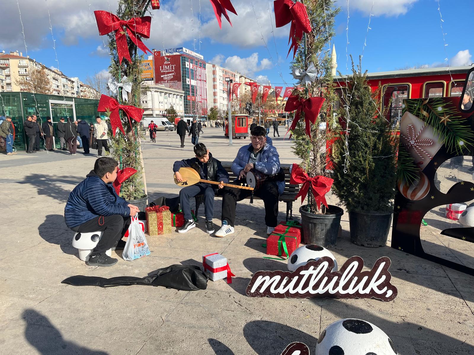 Gençlerden UNESCO müzik şehrine bozlak ziyafeti-1