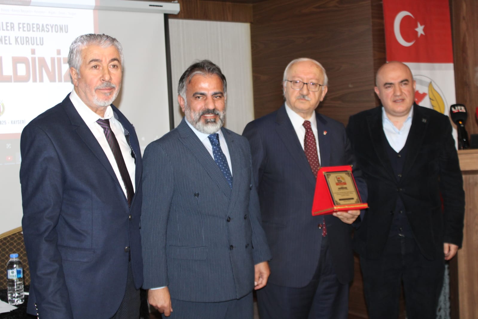 39Be26Bf 711B 4D1E A770 40Cc3F0Bbdb4