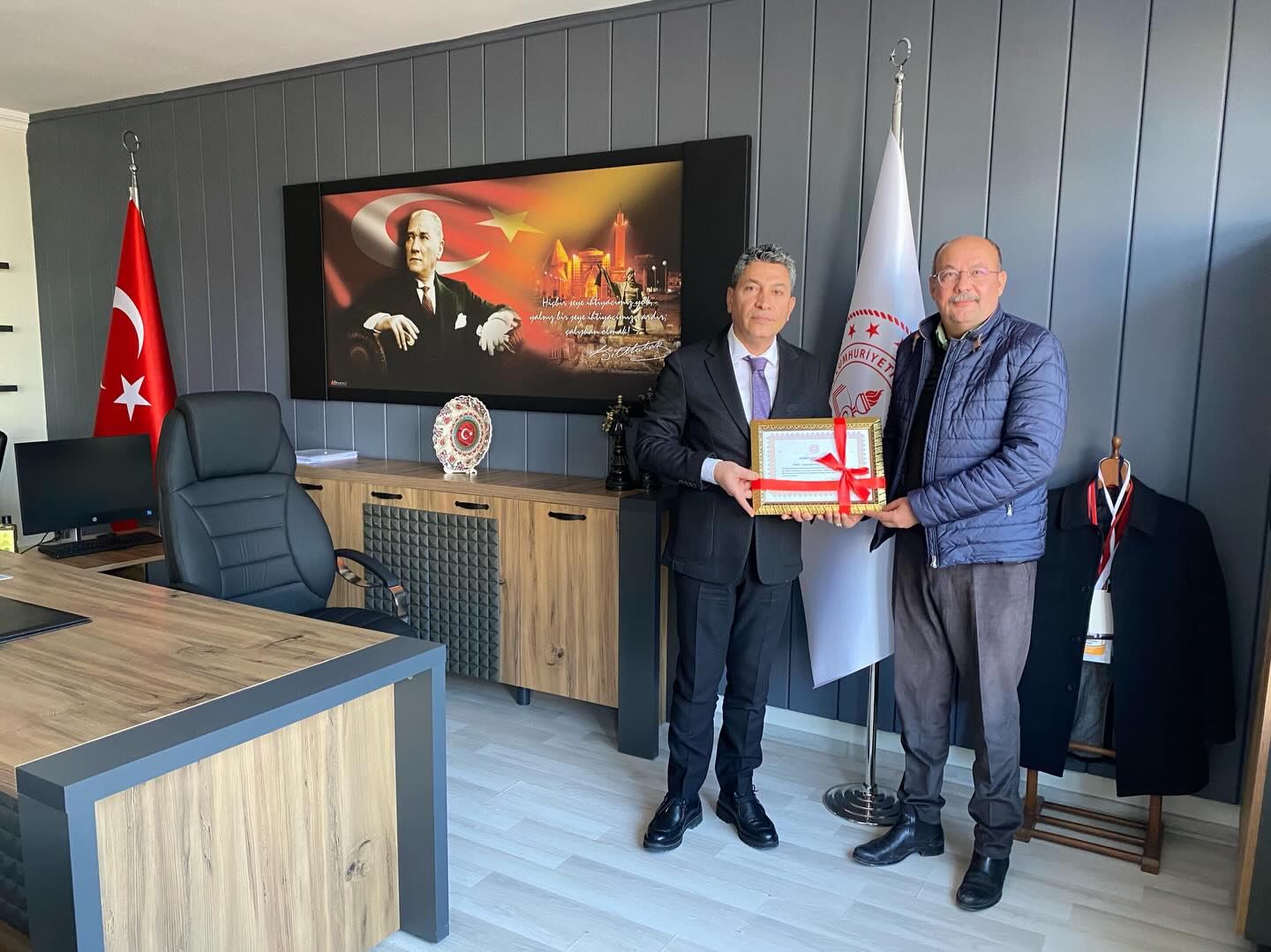 587268083 17887794195392914 2731370739759479393 N