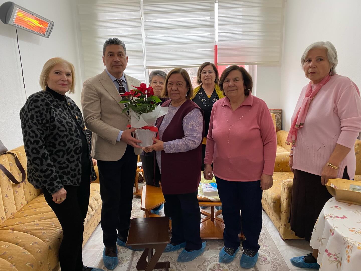 587322323 17887563798392914 2530396050229382684 N