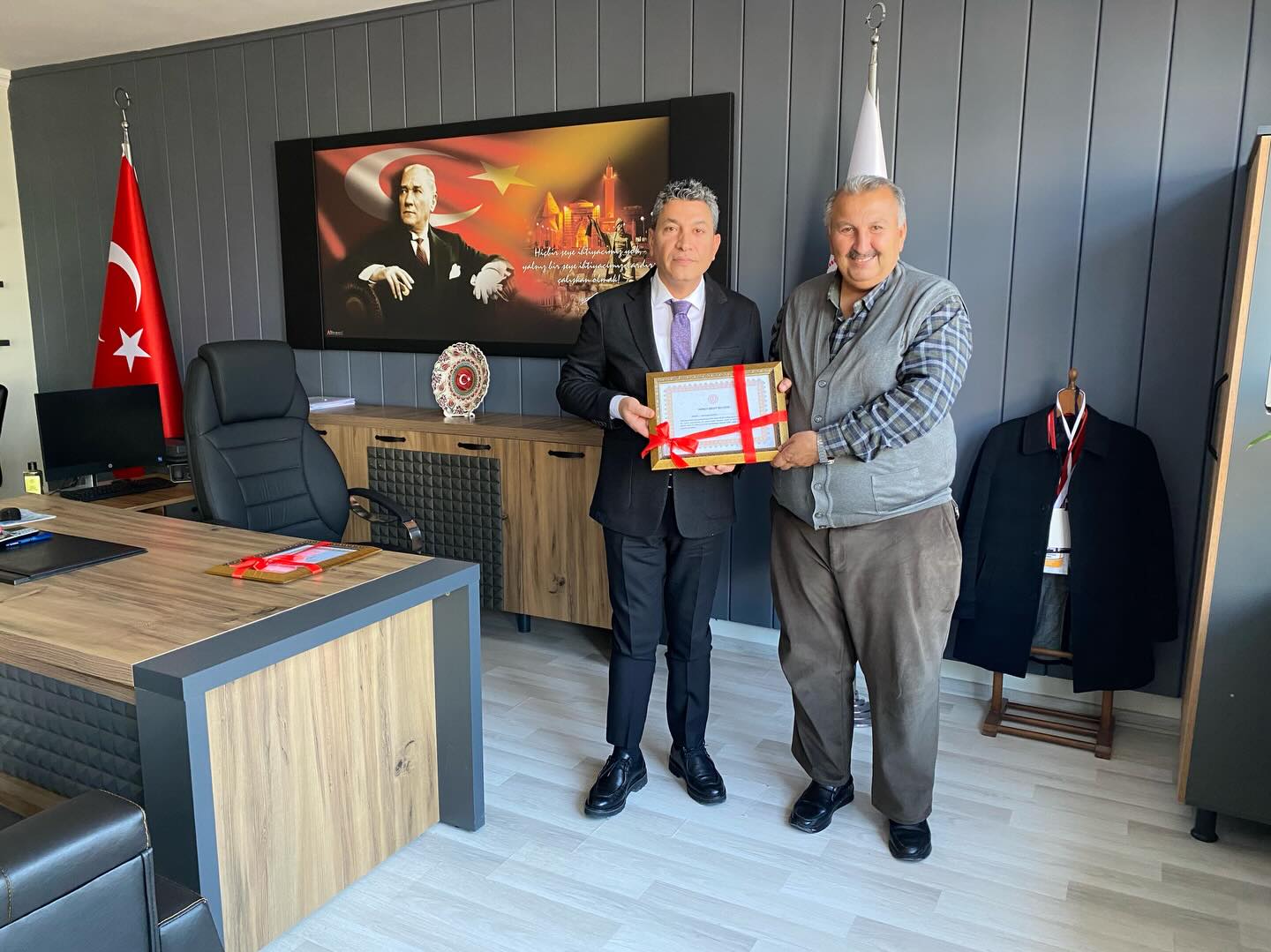 587537144 17887794222392914 7148488323195135332 N