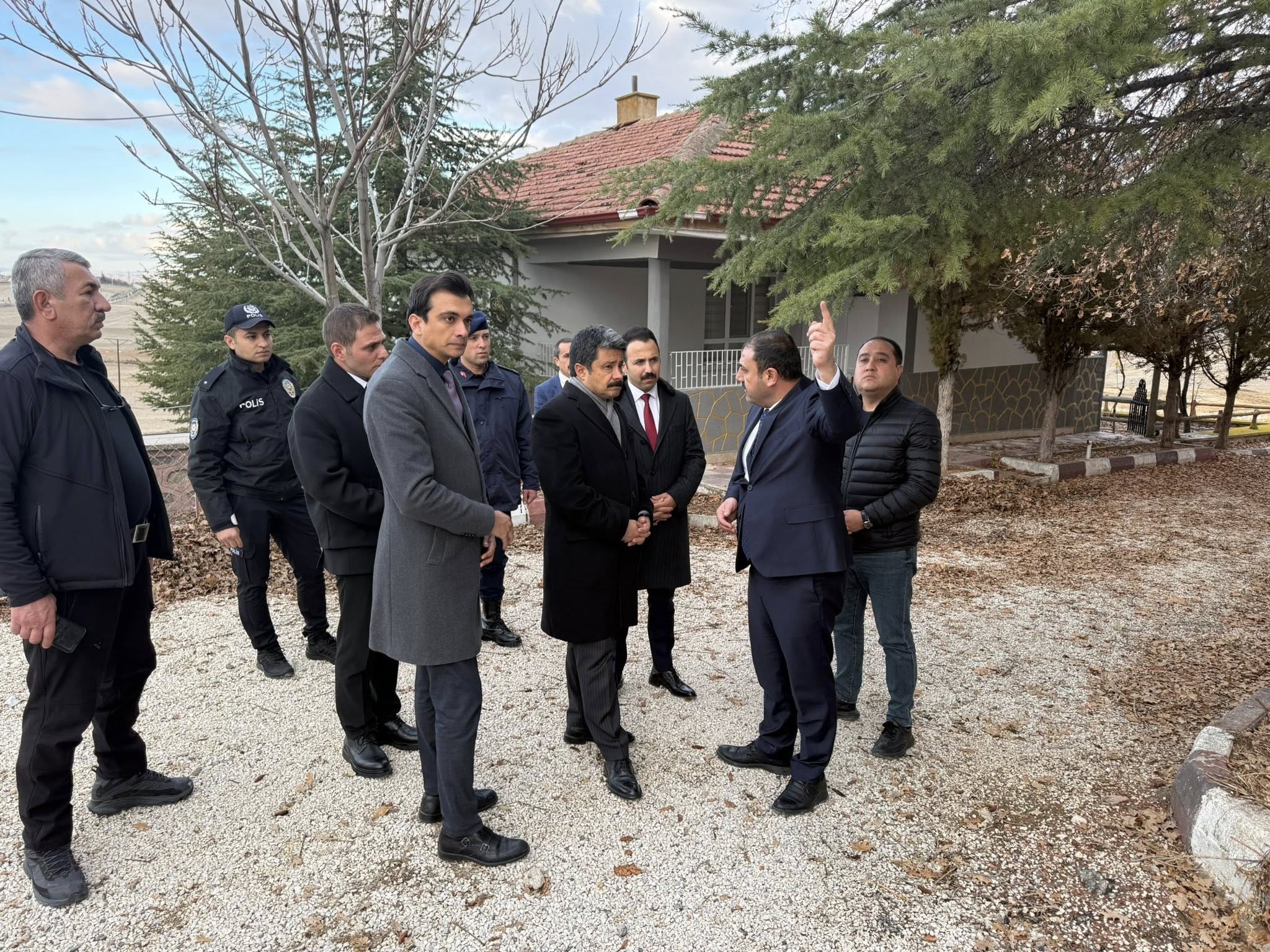 600204960 1170276805293807 5477302761232356359 N-1