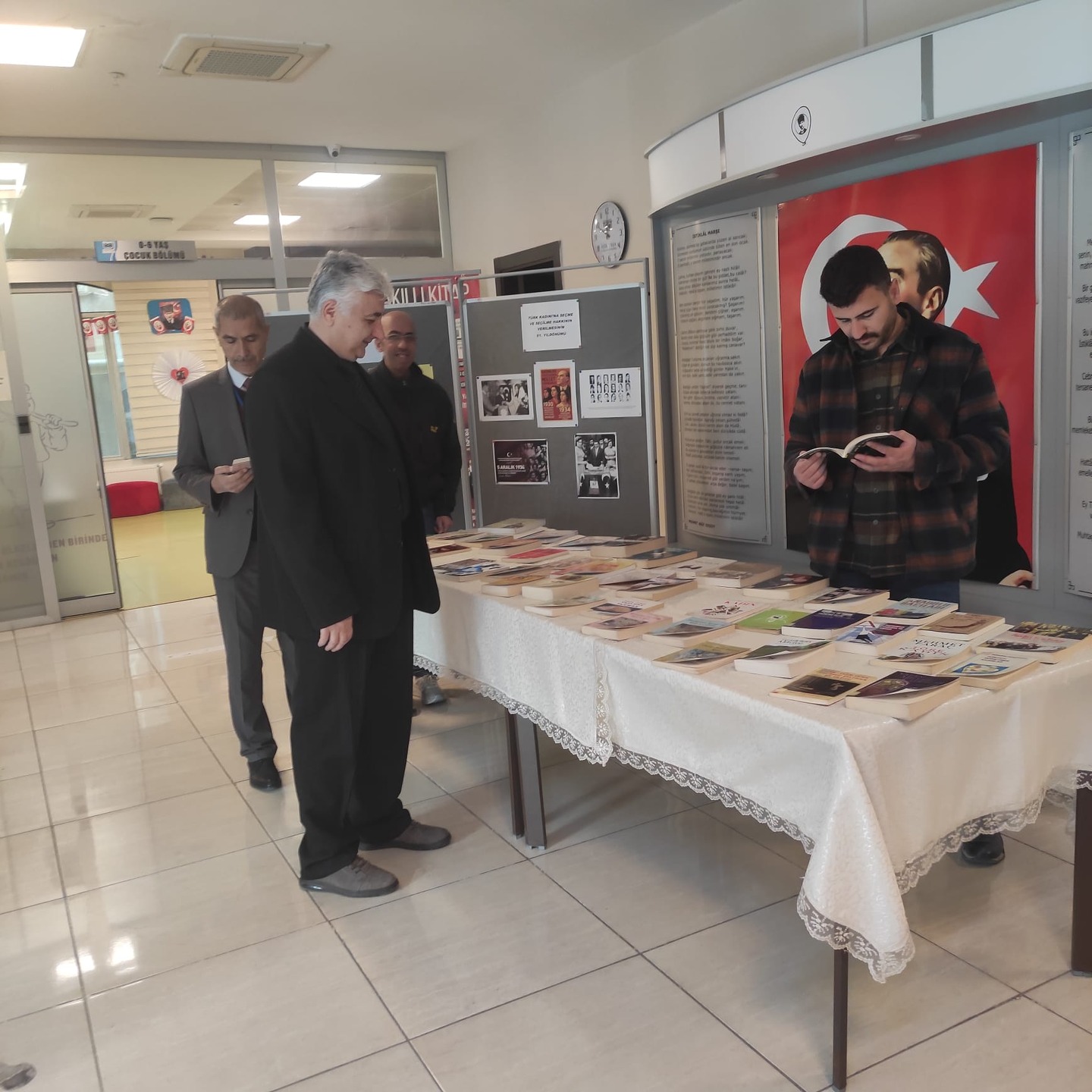 Aşıkpaşa Kütüphanesi’nden Kadın Hakları Sergisi Açıldı 1