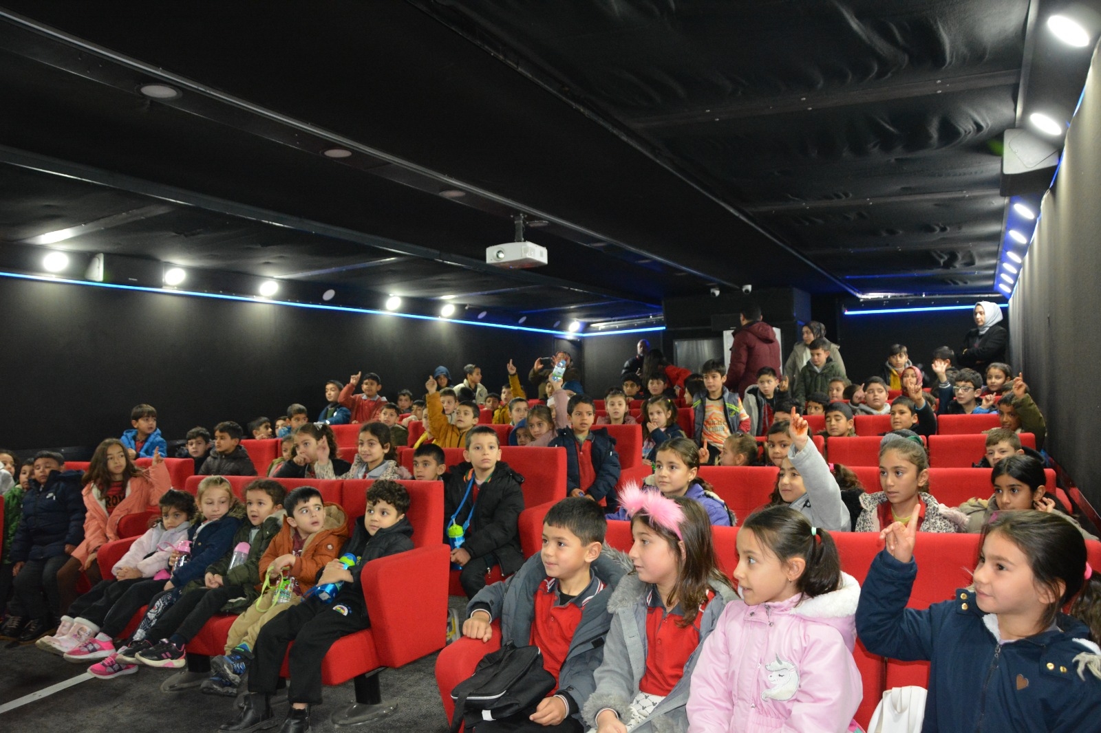 Çocuklar Beyaz Perde Heyecanı Yaşadı2