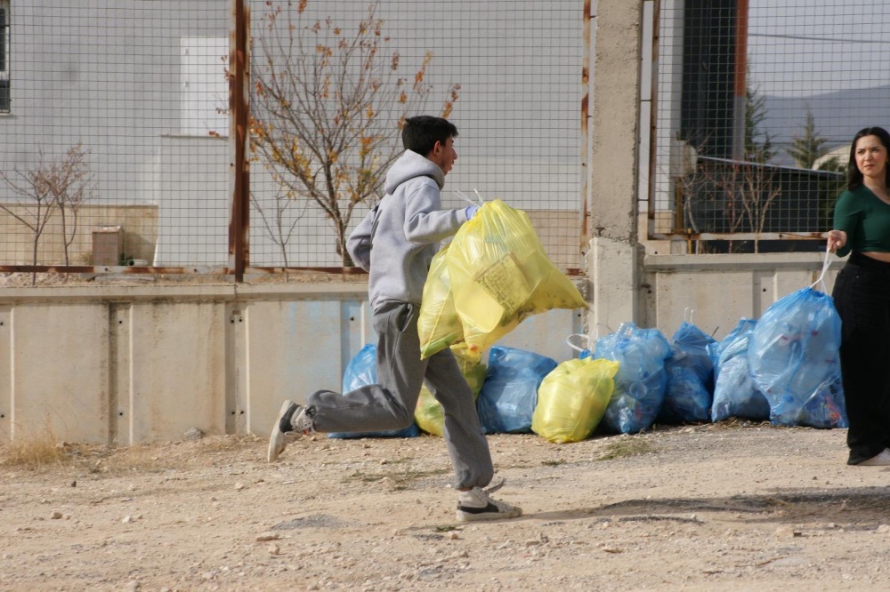 Gençler, ‘Sıfır İz Günü’ Projesiyle Çevreye Dikkat Çekti2