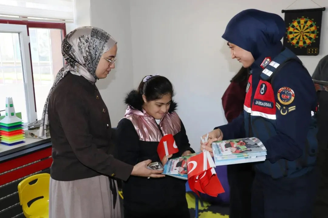 Jandarmadan Özel Öğrencilere Yürek Isıtan Dokunuş (1)