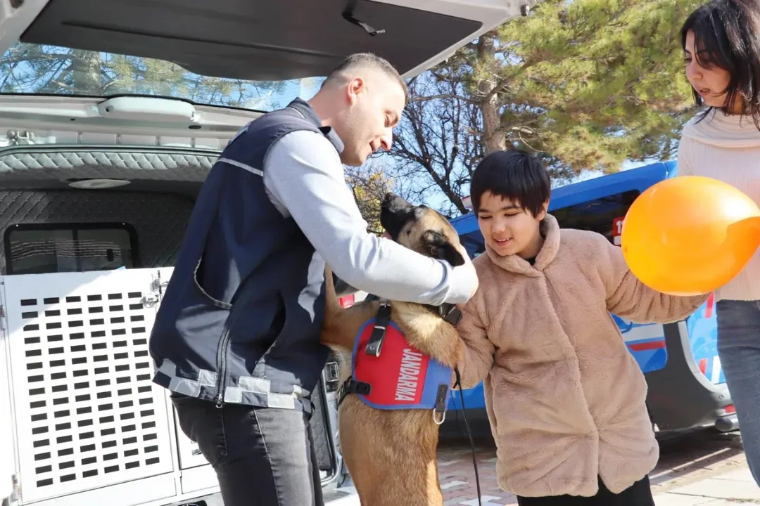 Jandarmadan Özel Öğrencilere Yürek Isıtan Dokunuş (3)