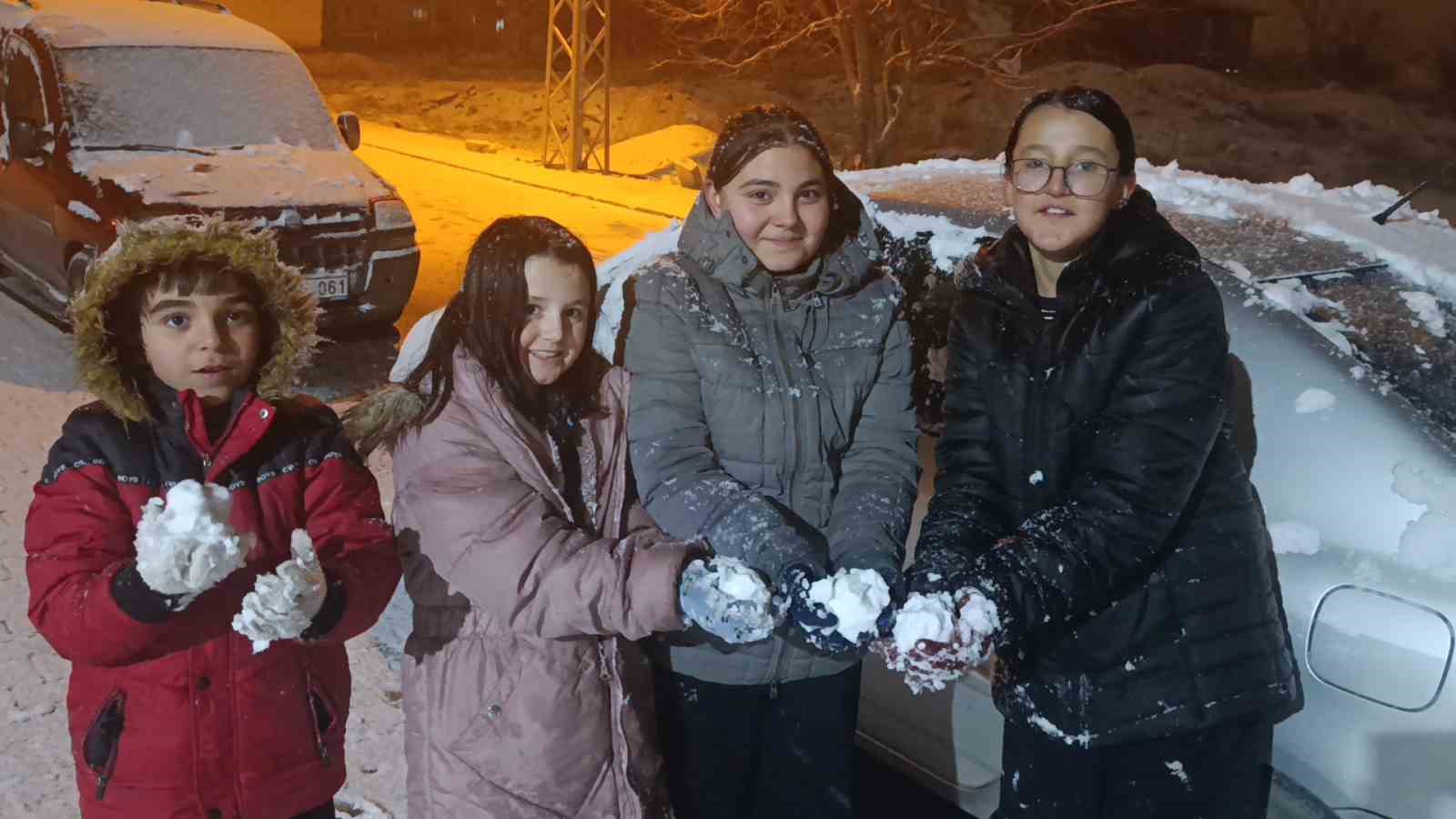 Kar Yağışı En Çok Çocukları Sevindirdi 1