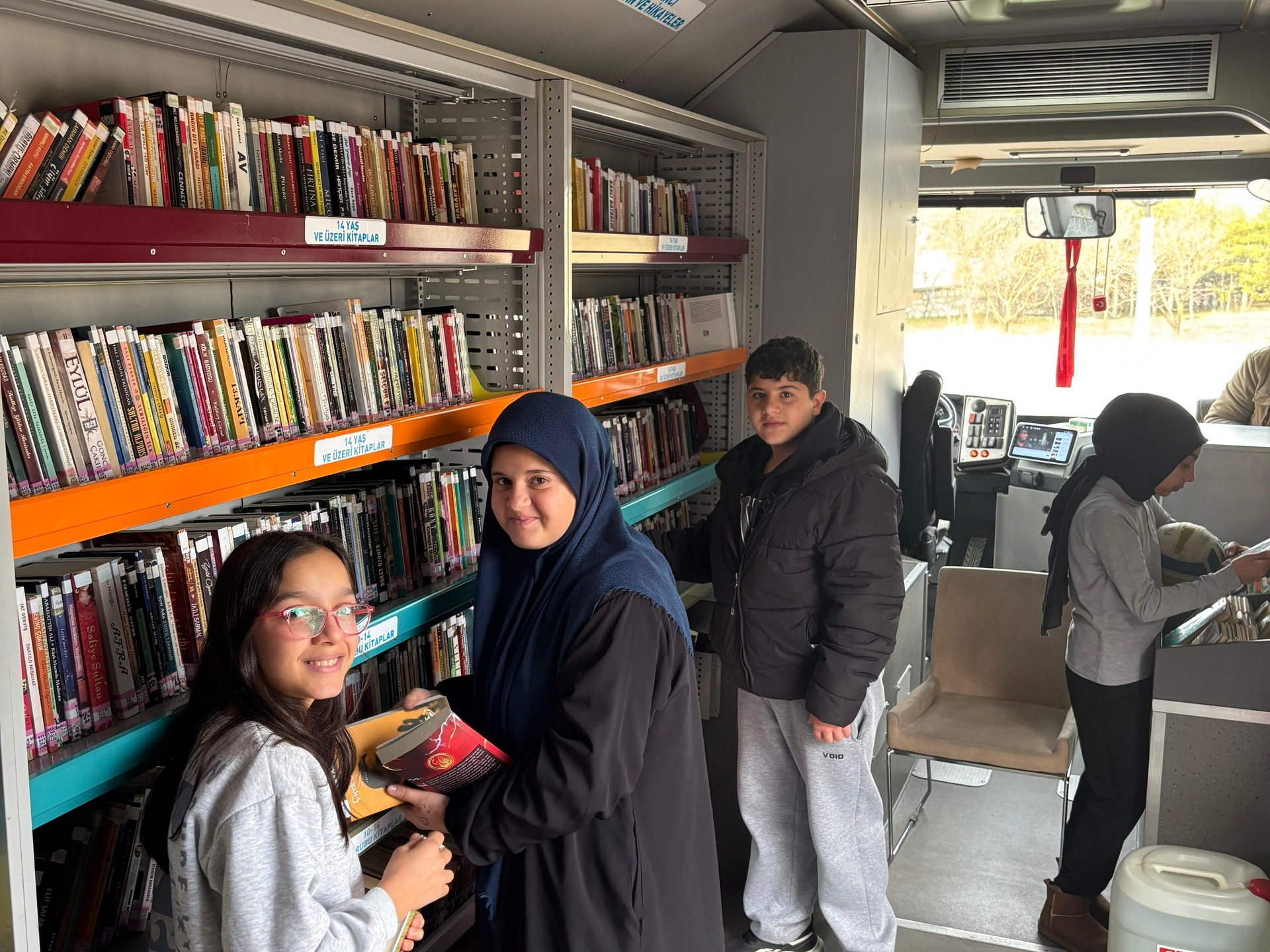 Kırşehir Gezici Kütüphanesi Öğrencilerle Buluştu 3