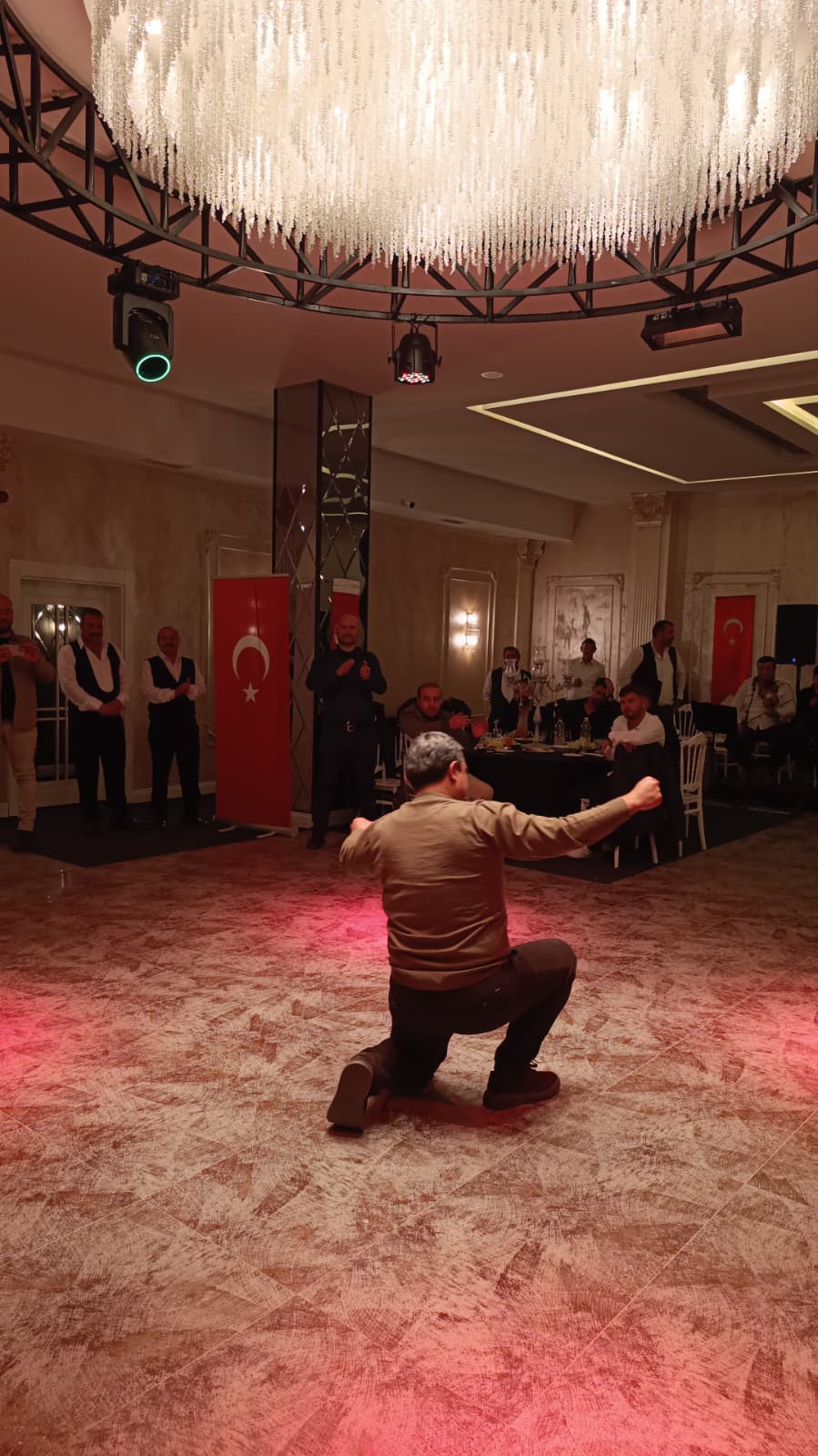 Kırşehir’de Acil Sağlık Gecesine Zeybek Damgası 1