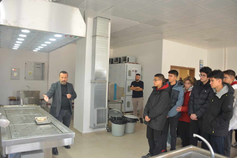 Kırşehir’de Geleceğin Doktorları Tıp Fakültesi’ni Keşfetti (10)