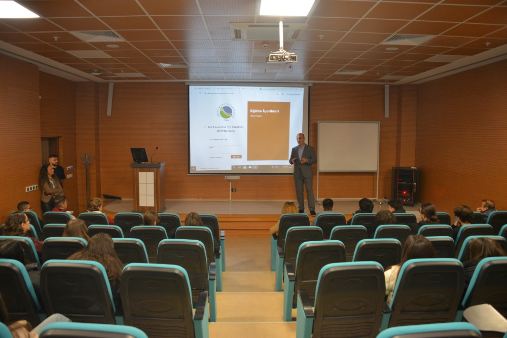 Kırşehir’de Geleceğin Doktorları Tıp Fakültesi’ni Keşfetti (2)