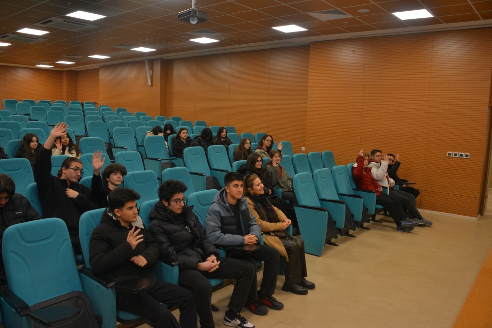 Kırşehir’de Geleceğin Doktorları Tıp Fakültesi’ni Keşfetti (4)