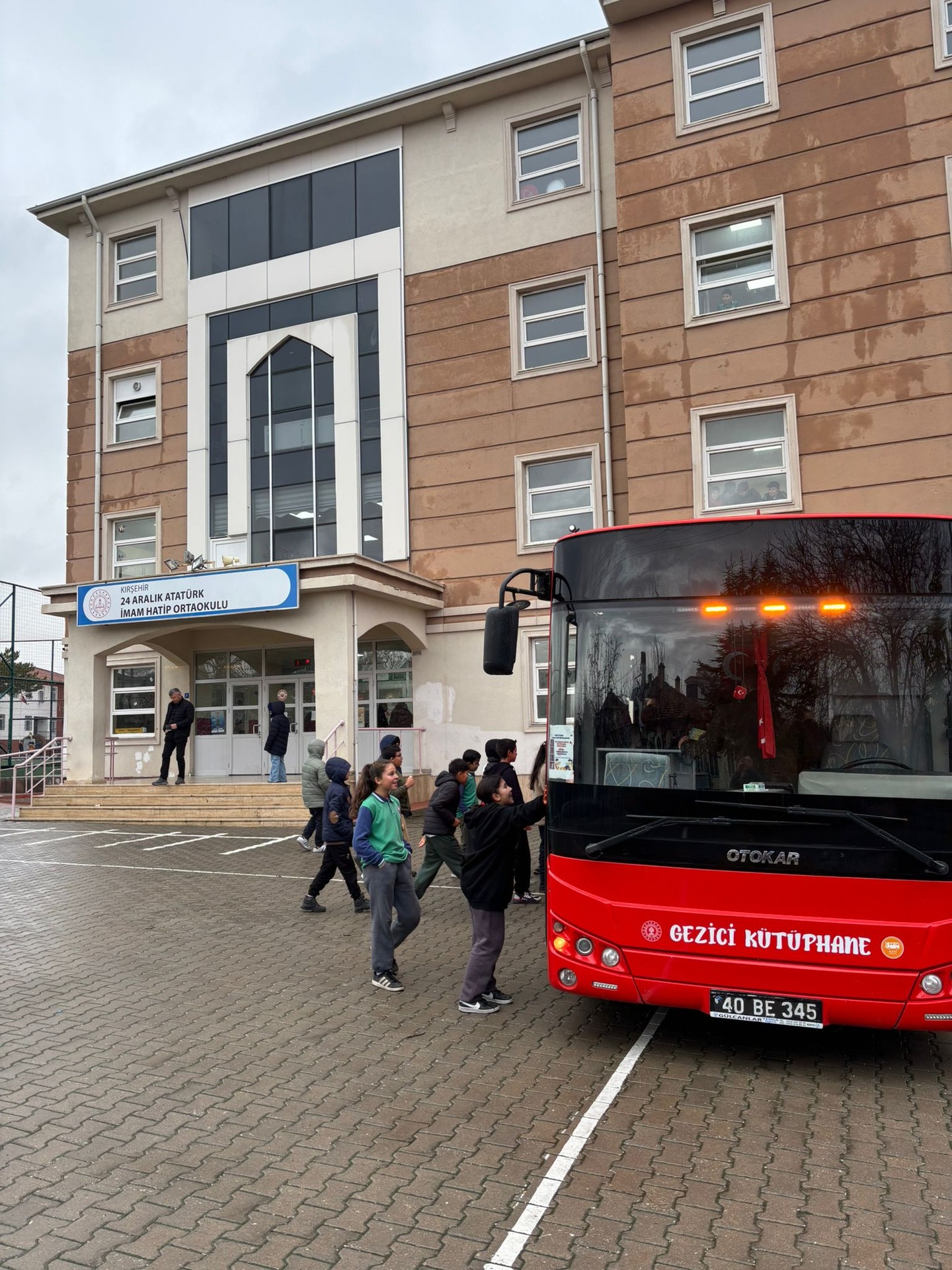 Kırşehir’de Gezici Kütüphane Öğrencilerle Buluştu 1