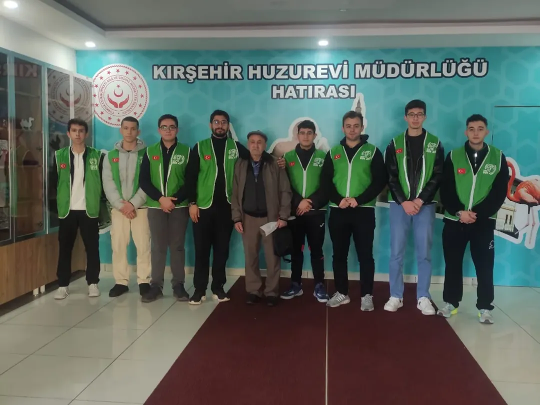 Liseli Gençlerimizle Güne Sabah Namazında Bir Araya Gelerek Başladık ☀️Birlikte Saf Tuttuk, Dua