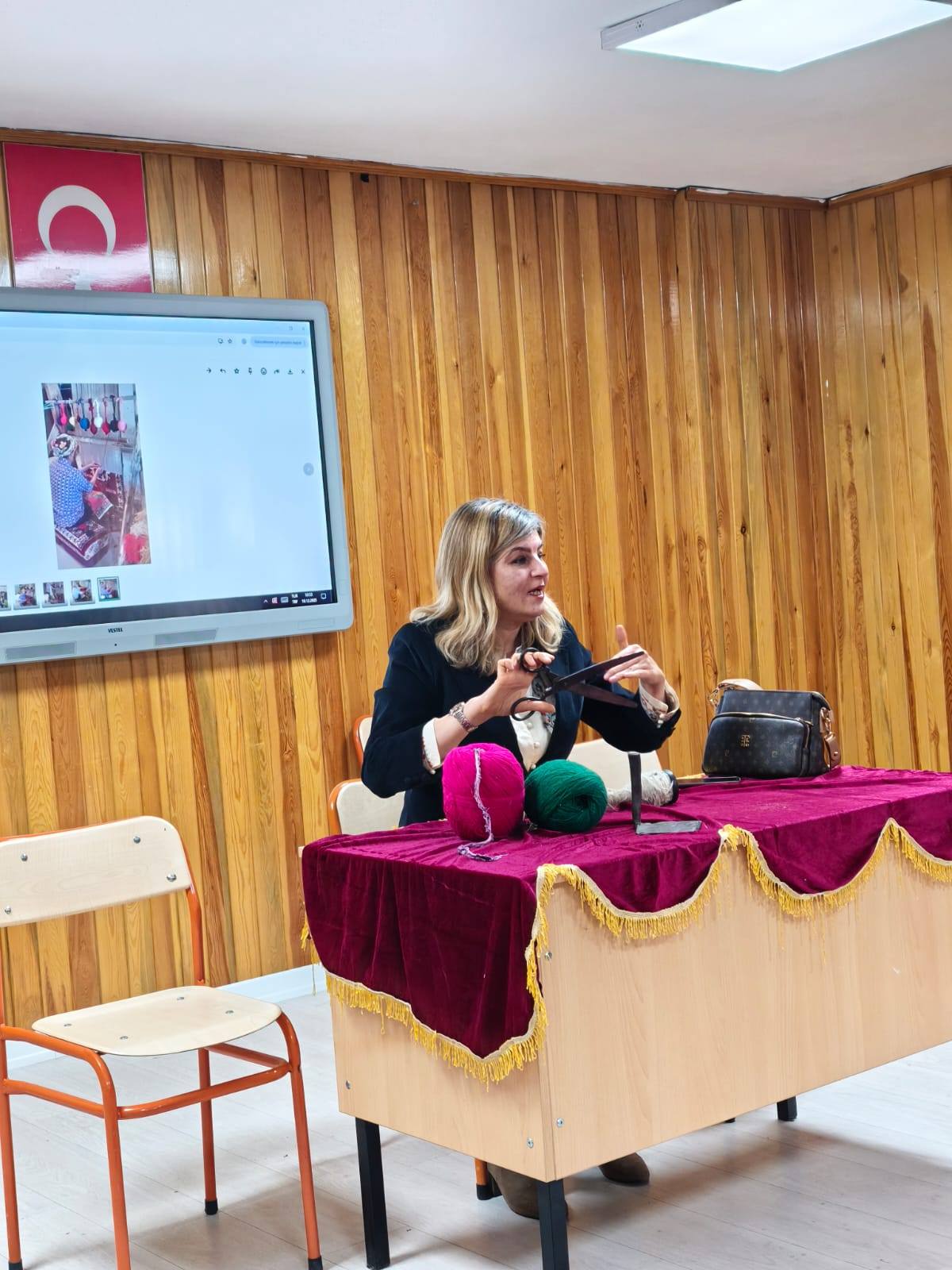 Öğrenciler Özbağ Halısı’nın Sırlarını Dinledi (1)