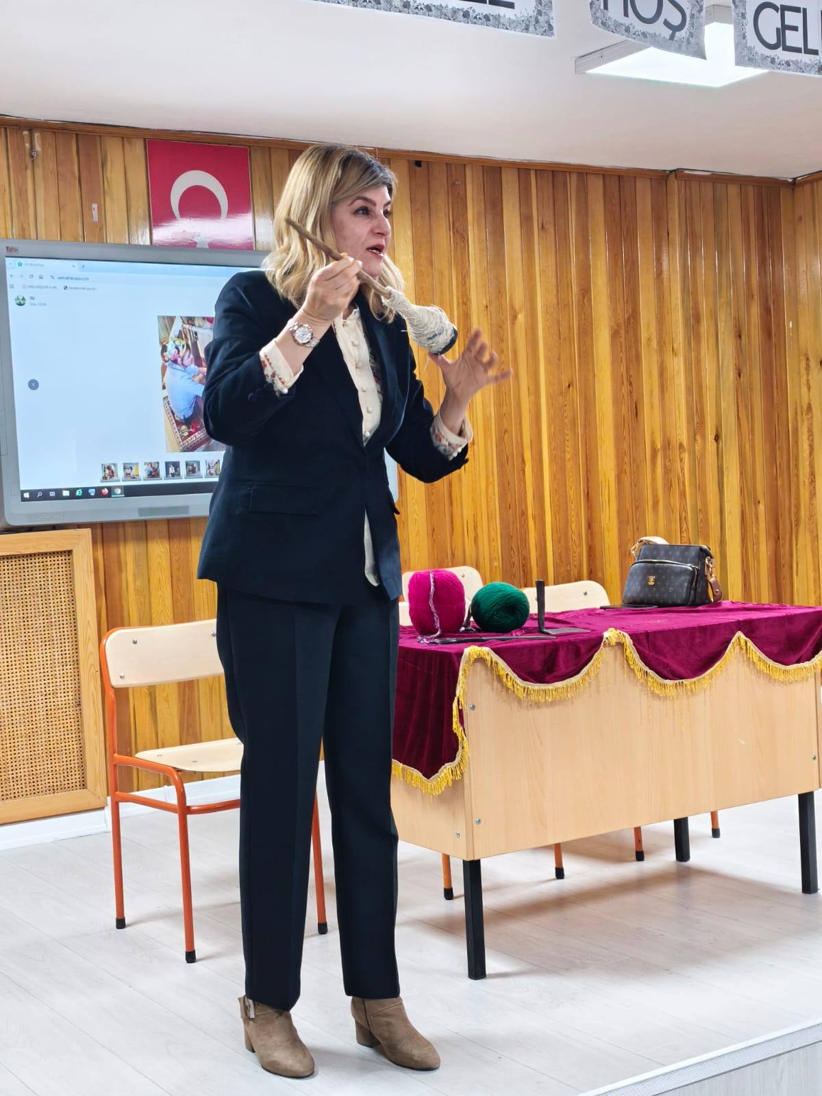 Öğrenciler Özbağ Halısı’nın Sırlarını Dinledi (4)