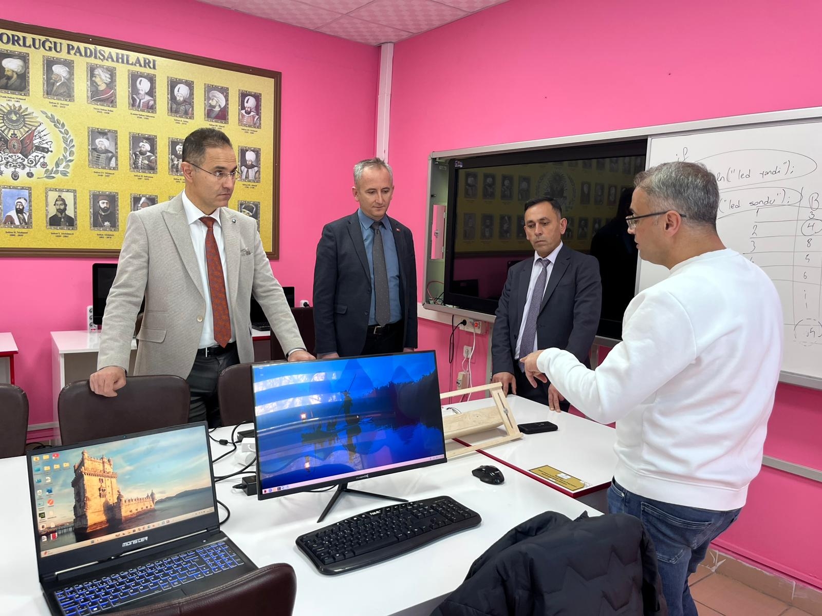 Öğrenciler Yerli Ve Millî Üretimi Bilim Merkezinde Keşfetti2