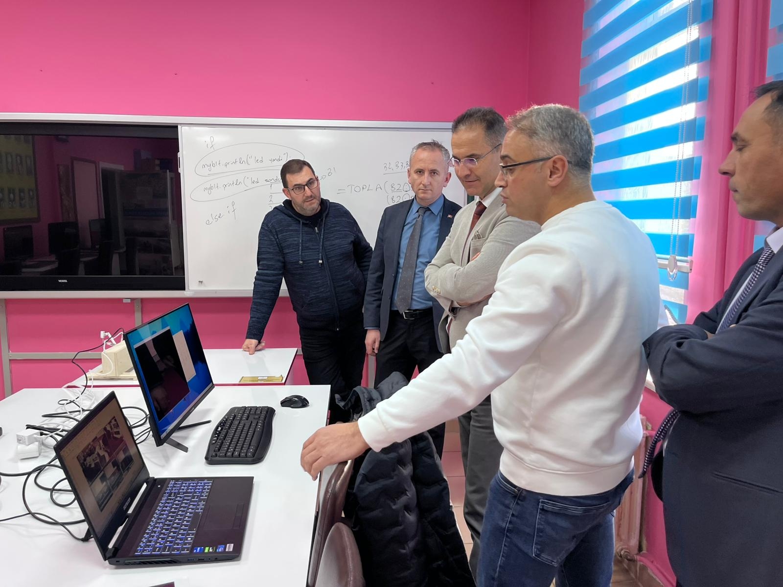 Öğrenciler Yerli Ve Millî Üretimi Bilim Merkezinde Keşfetti7