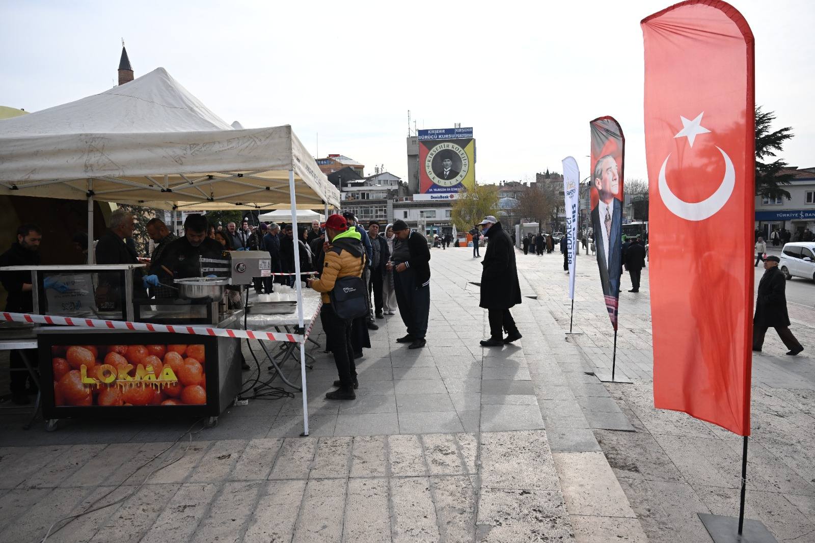 Regaip Kandili Dolayısıyla Halka Lokma Ikramı Yapıldı (1)