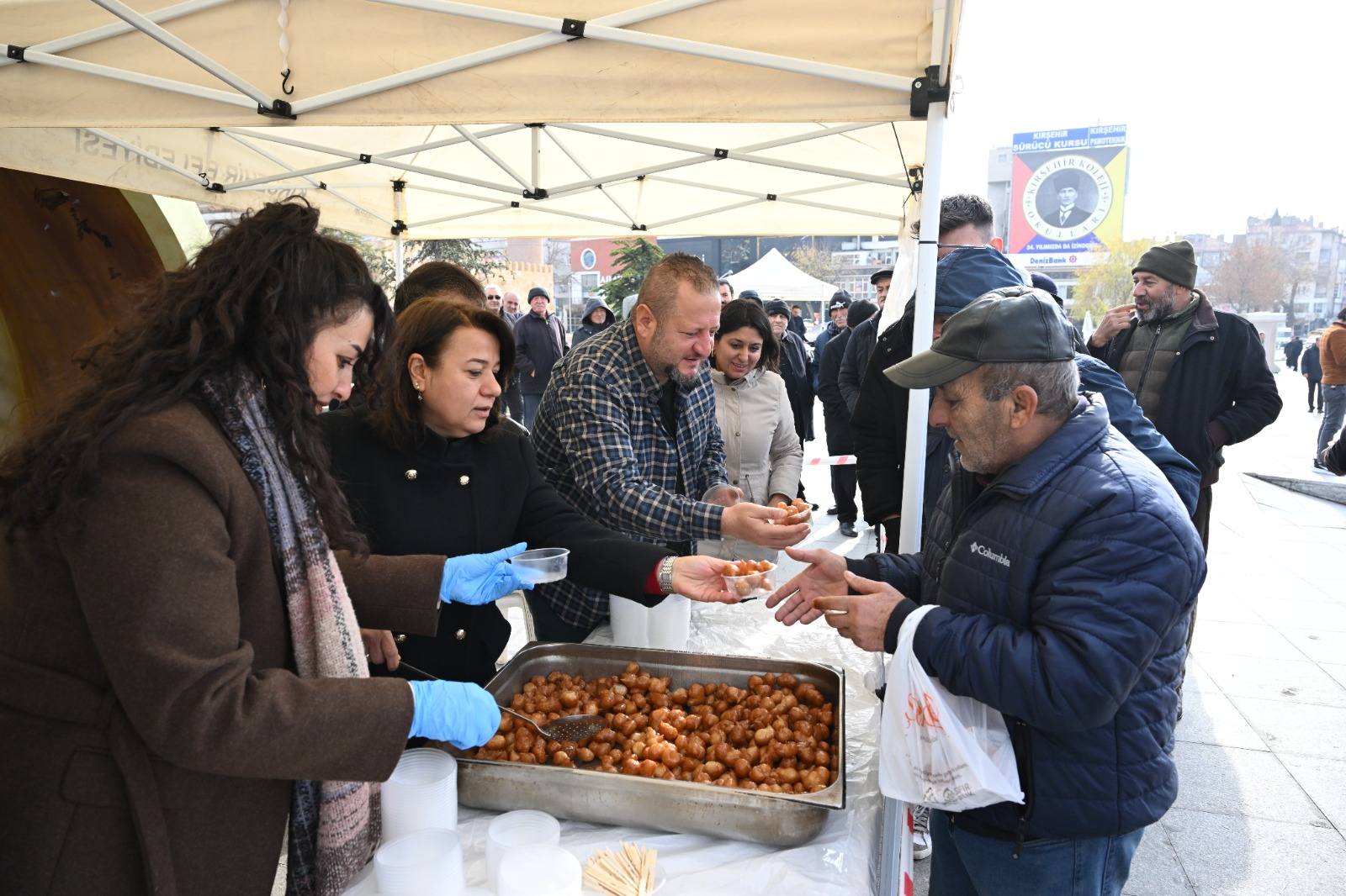 Regaip Kandili Dolayısıyla Halka Lokma Ikramı Yapıldı (4)