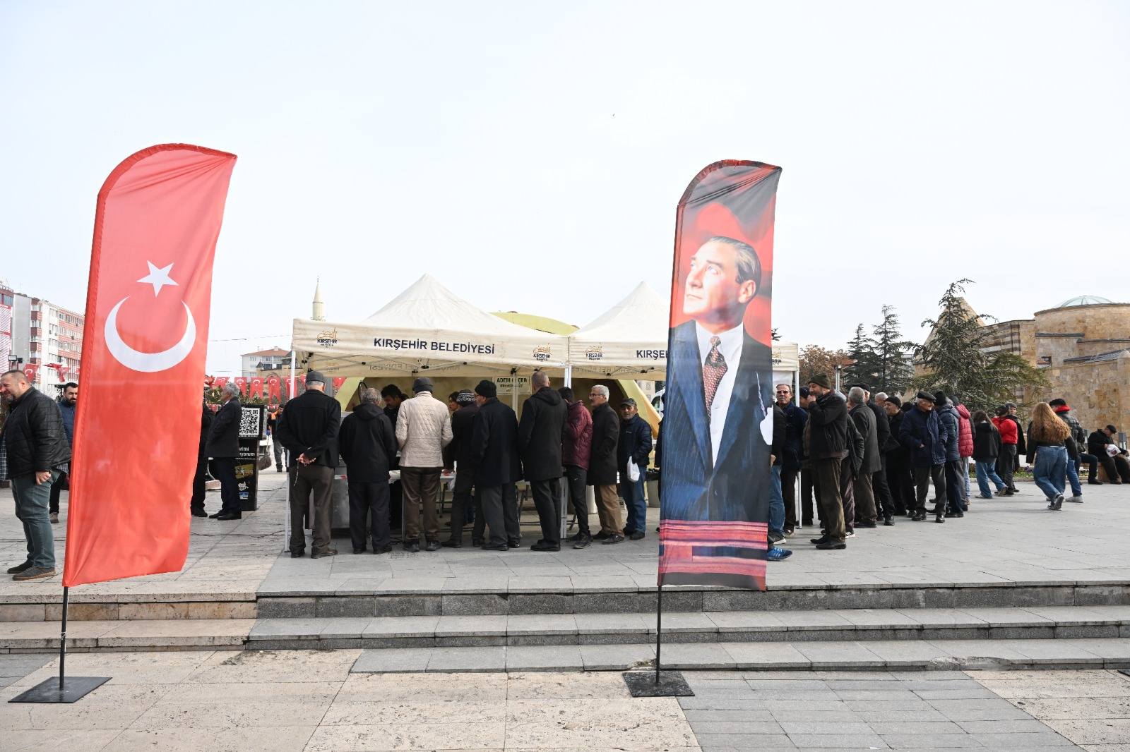 Regaip Kandili Dolayısıyla Halka Lokma Ikramı Yapıldı (5)