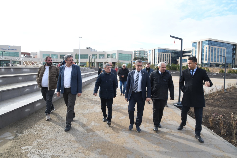 Rektör Karahocagil, Üniversitedeki Modern Dönüşümleri Yerinde Inceledi (7)