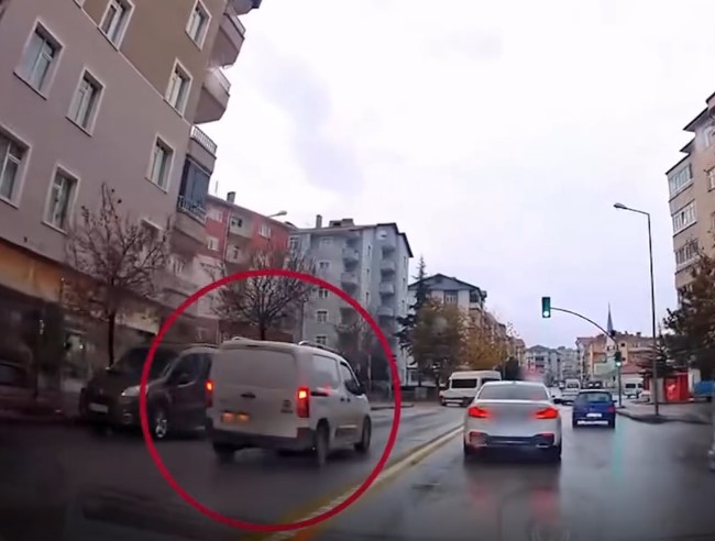 Trafiği Tehlikeye Atan Sürücüye Ceza (1)