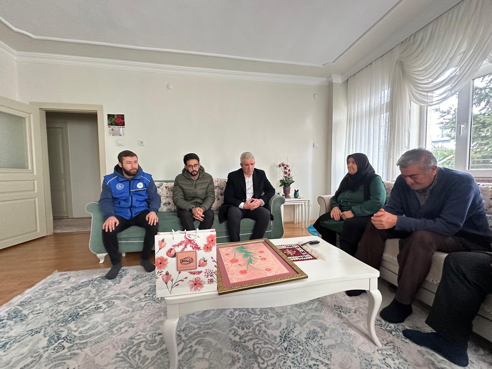 615834516 1323785379790897 2658367040550639675 N