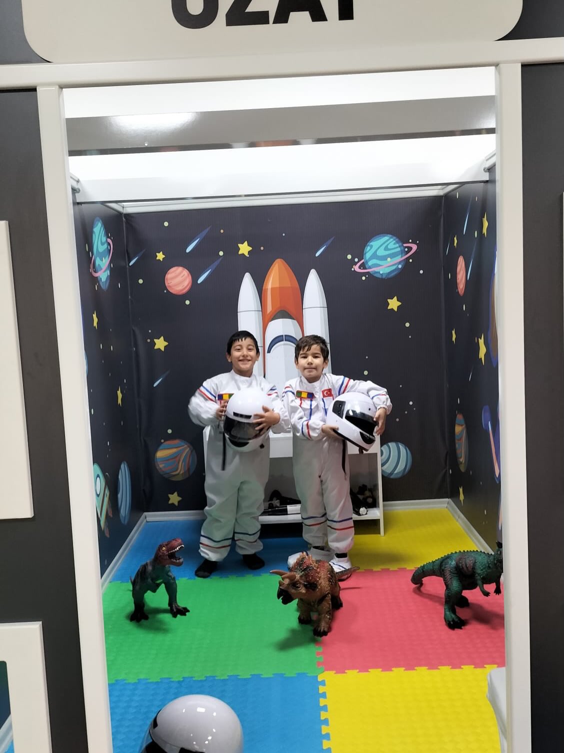 615885380 17971267479004141 4339148771488798660 N