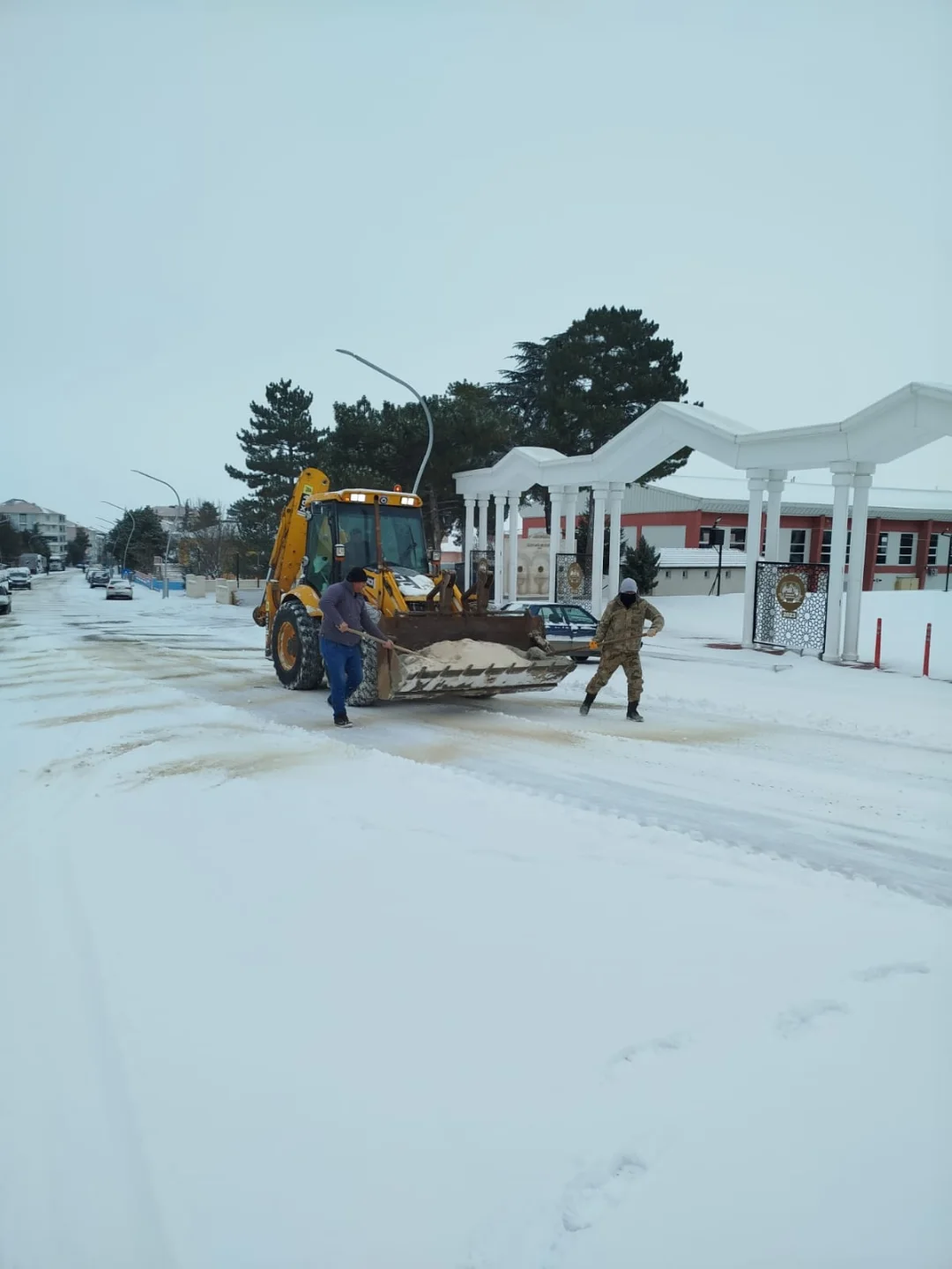 Çiçekdağı’nda Karla Mücadele Çalışmaları Aralıksız Sürüyor (1)
