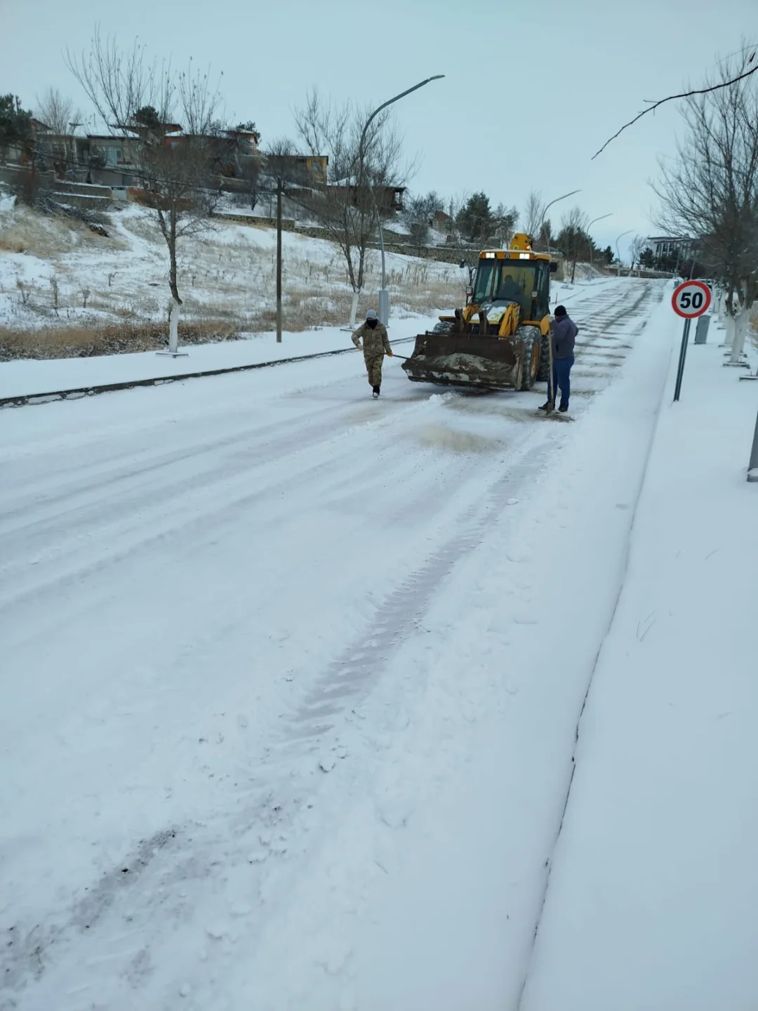 Çiçekdağı’nda Karla Mücadele Çalışmaları Aralıksız Sürüyor (3)