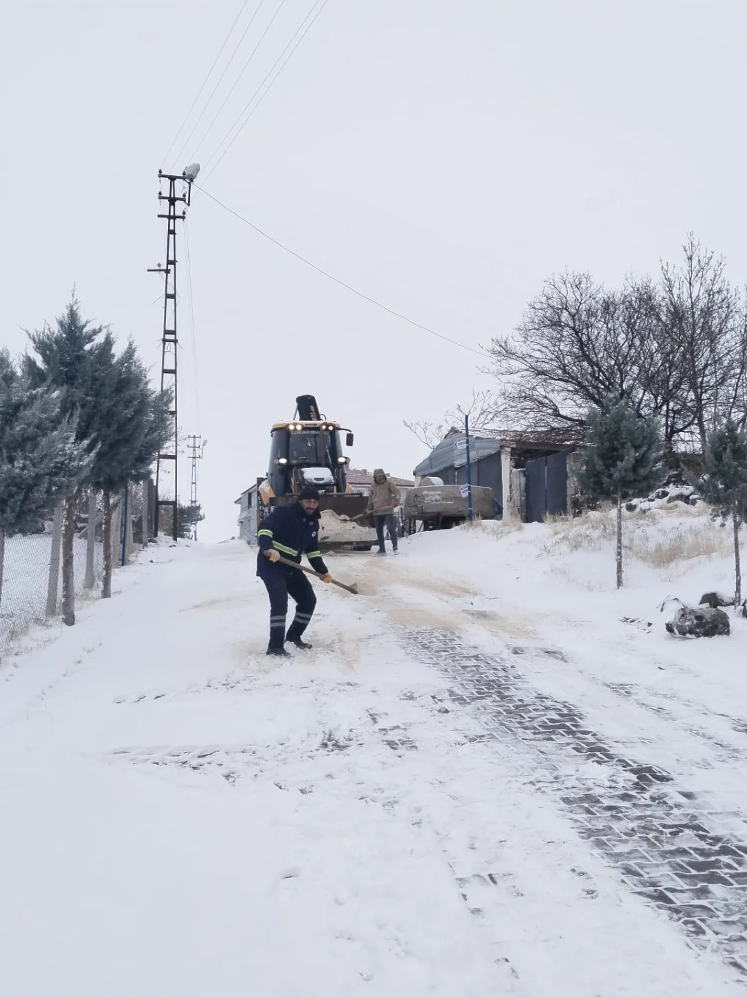 Çiçekdağı’nda Karla Mücadele Çalışmaları Aralıksız Sürüyor (4)