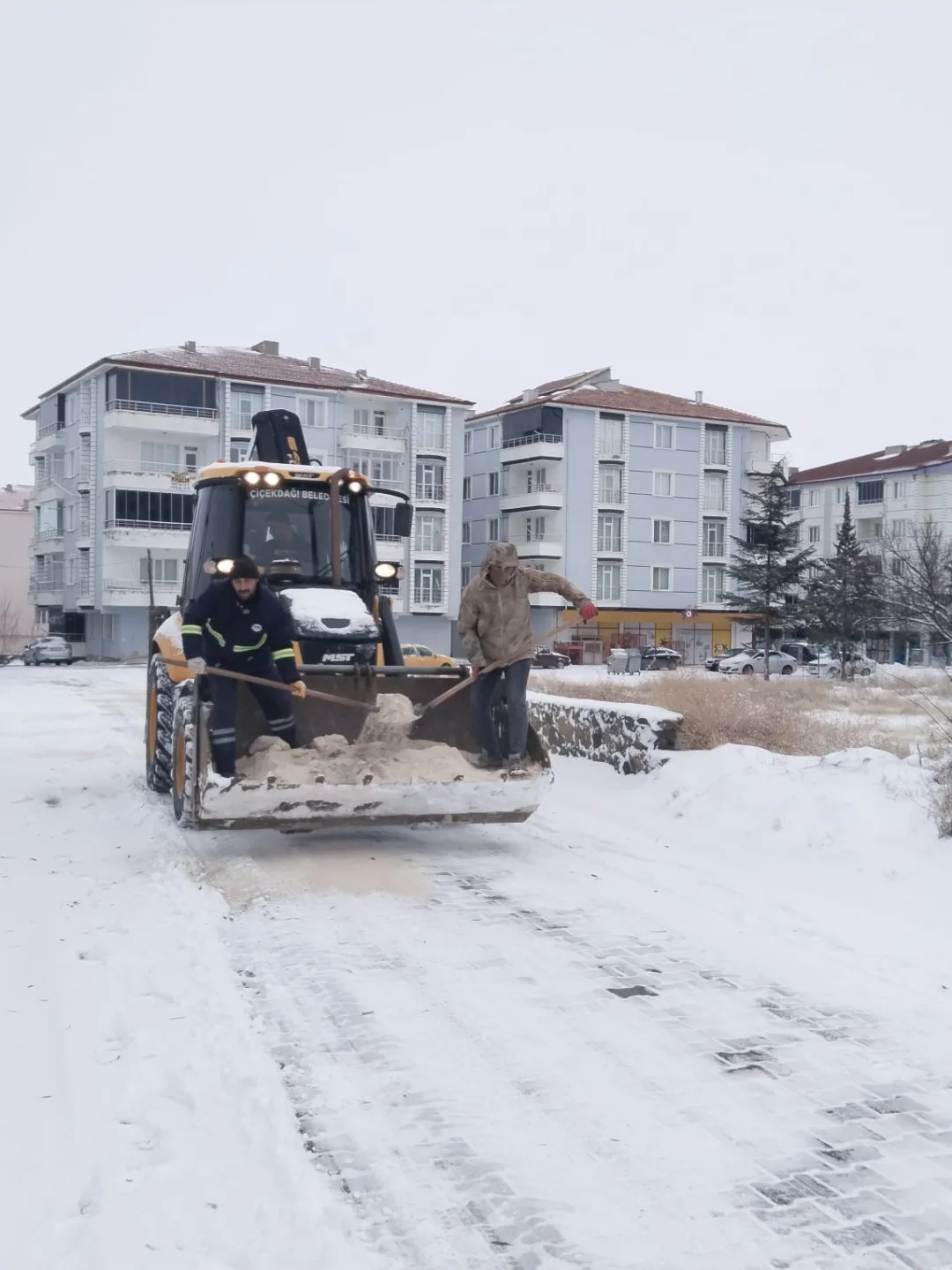 Çiçekdağı’nda Karla Mücadele Çalışmaları Aralıksız Sürüyor (5)