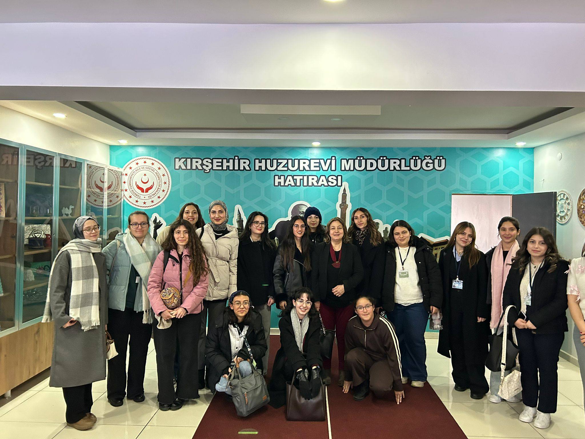 Gençler Kırşehir Huzurevinde Bir Araya Geldi