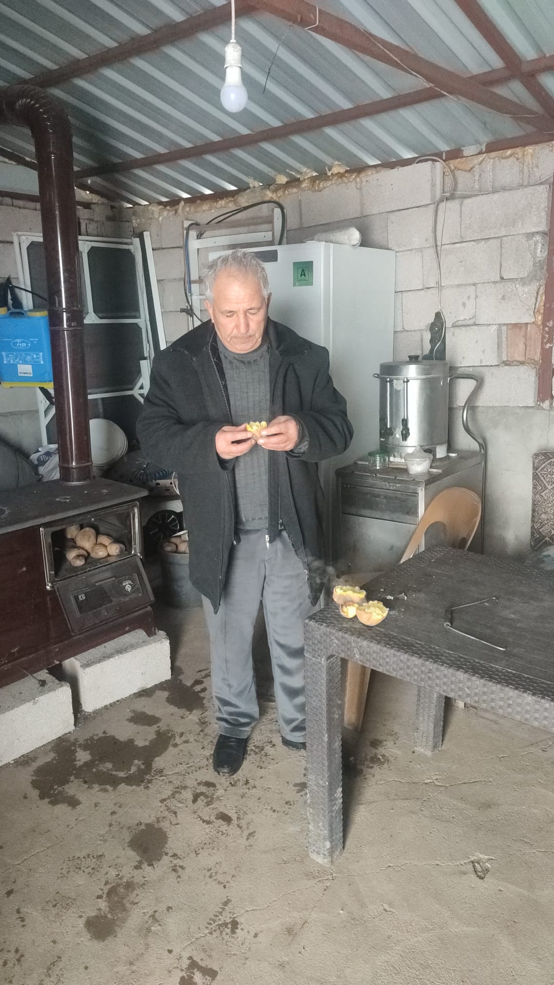 Kar Yağdı, Sobalar Yandı, Patates Közlendi 1