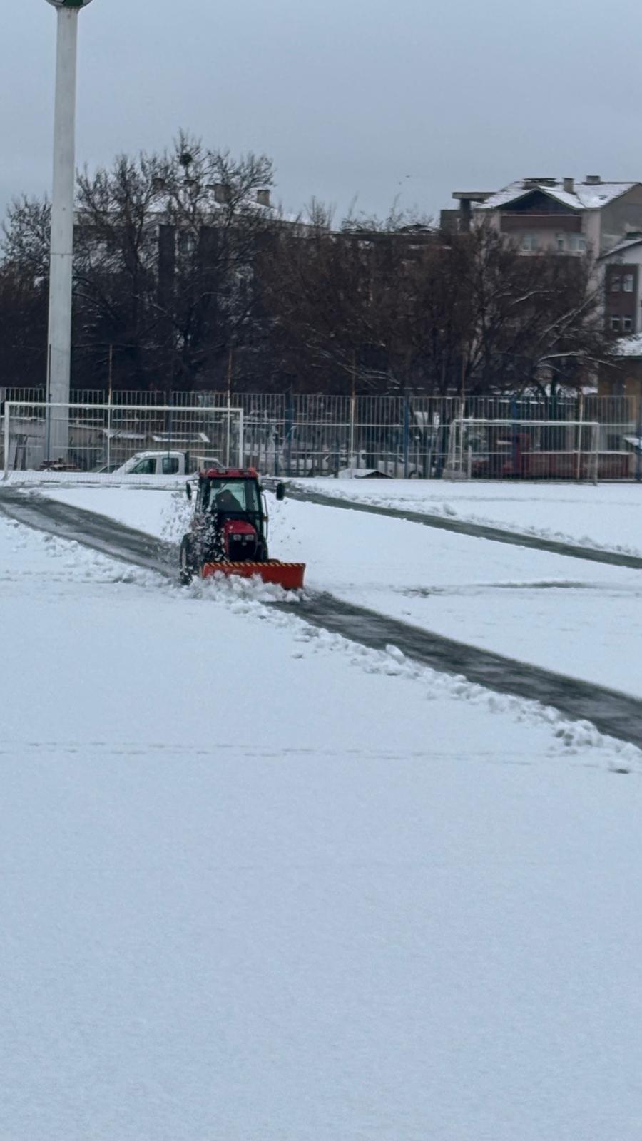 Kar Yağdı, Top Sahaya Indi 33