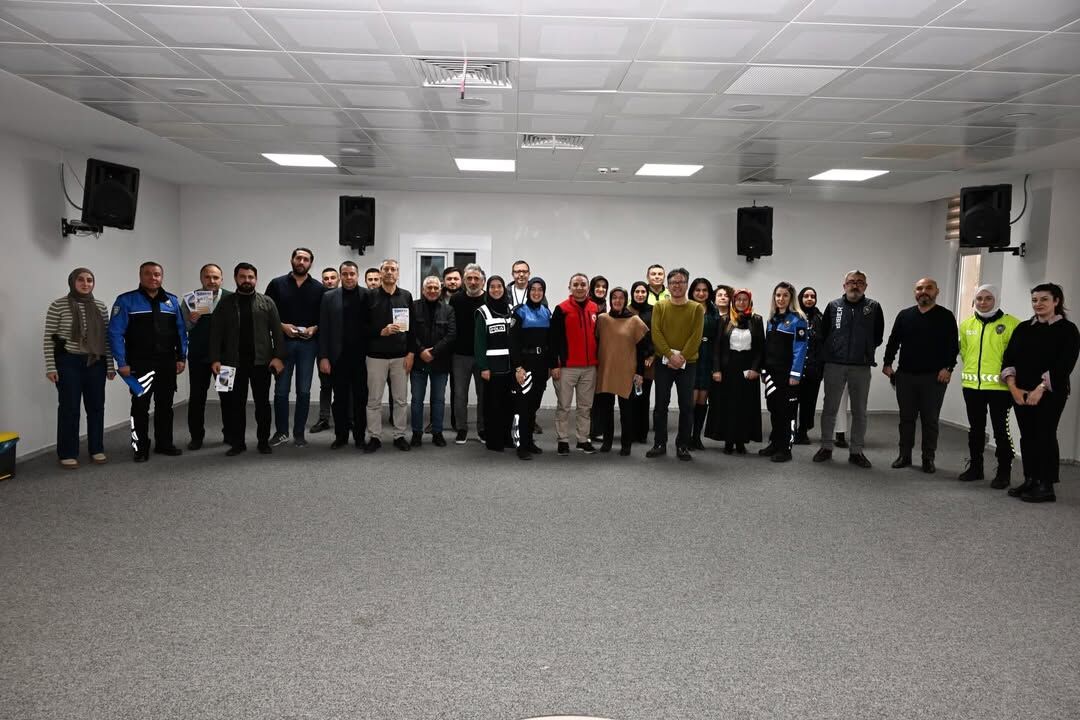 Kırşehir Emniyeti’nden Sağlık Personeline Çok Yönlü Bilinçlendirme Çalışması (4)