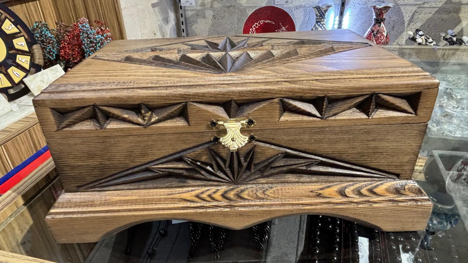 Kırşehir Külliyesi’nde El Emeği Ahşap Ürünler Vitrinlerde Yerini Aldı 2