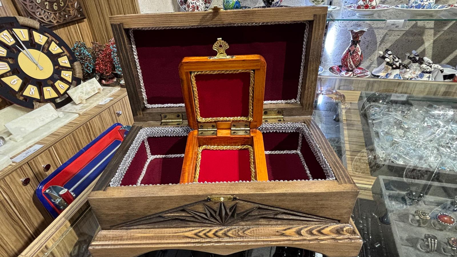 Kırşehir Külliyesi’nde El Emeği Ahşap Ürünler Vitrinlerde Yerini Aldı 3