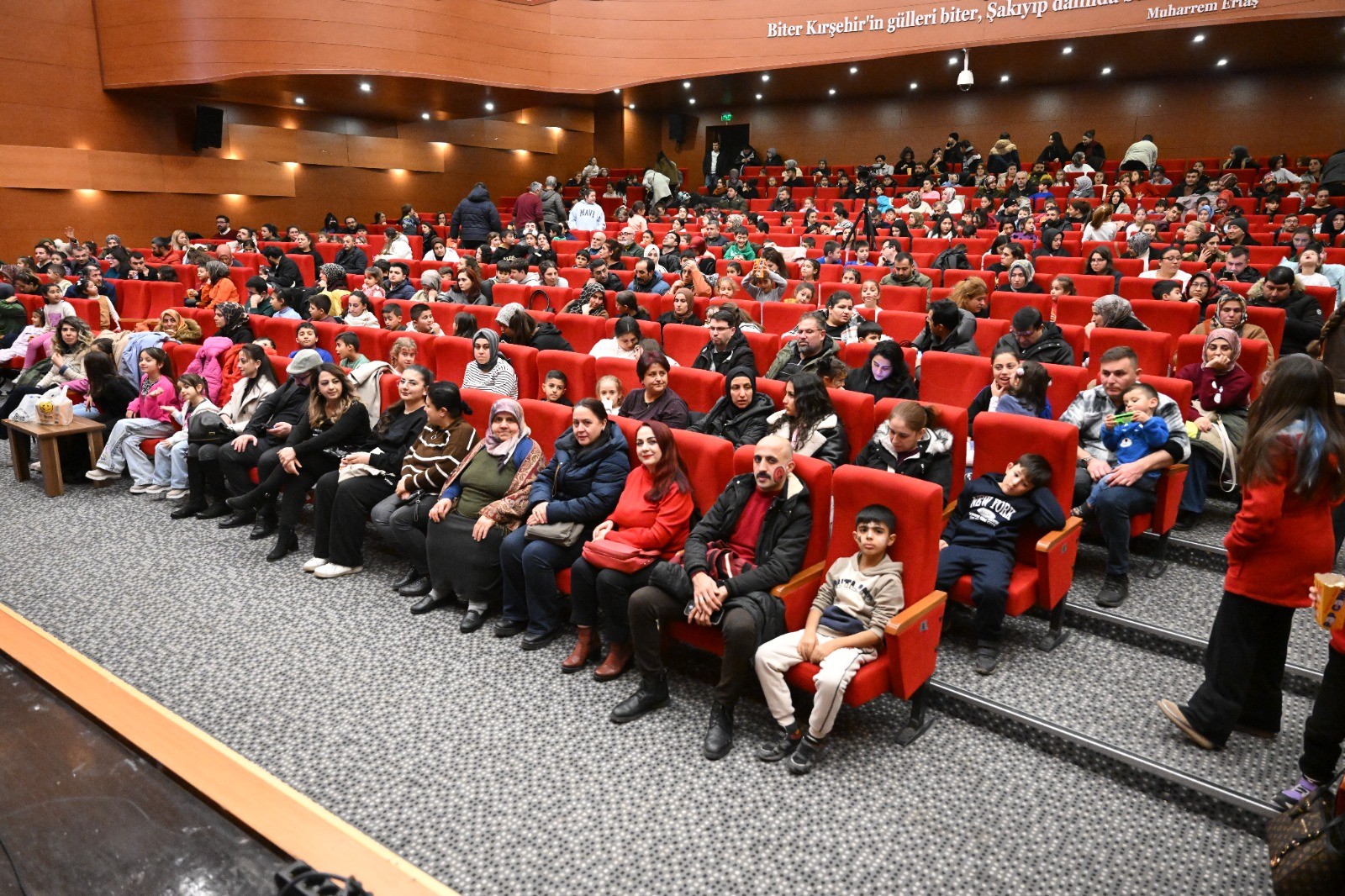 Kırşehir’de ‘Yeni Yıl Macerası’ Oyunu Çocuklarla Buluştu (1)