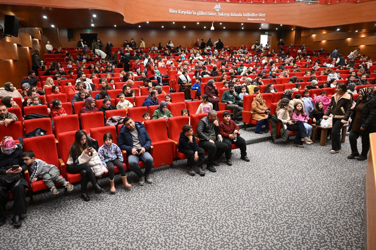 Kırşehir’de ‘Yeni Yıl Macerası’ Oyunu Çocuklarla Buluştu (5)