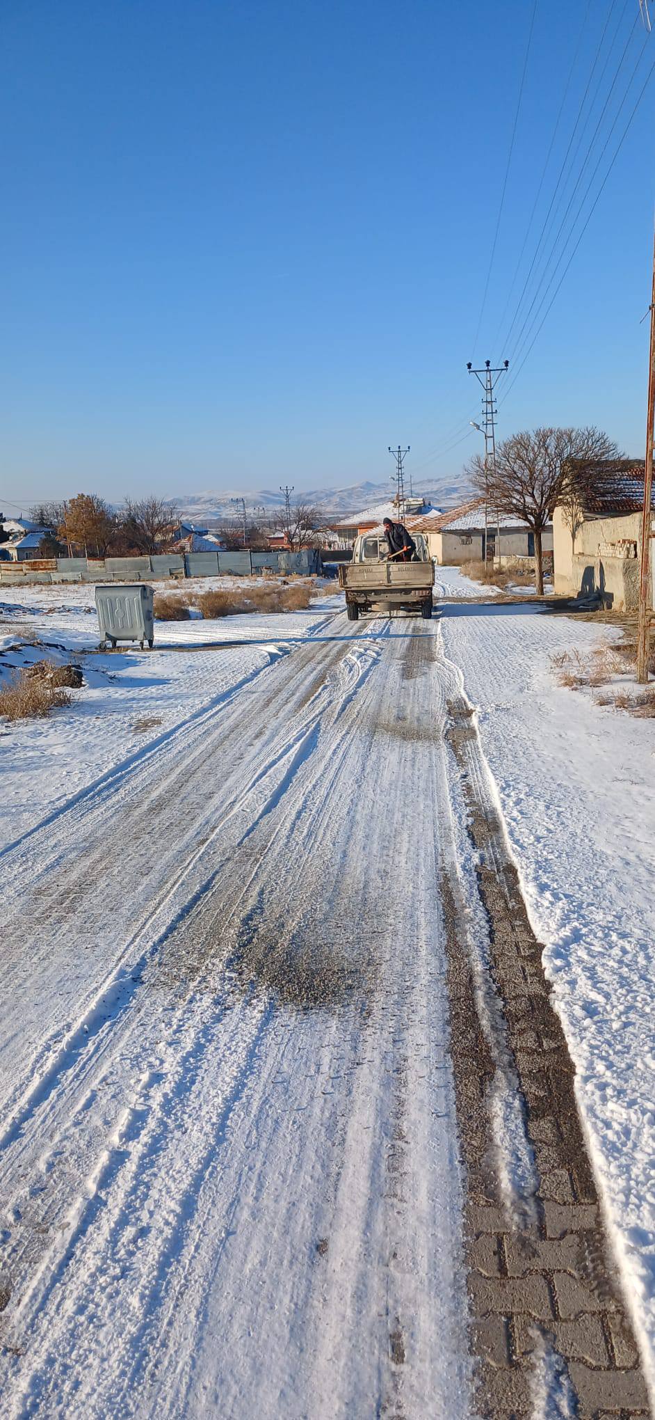 Köseli’de Karla Mücadelede Yoğun Çalışma Sürüyor